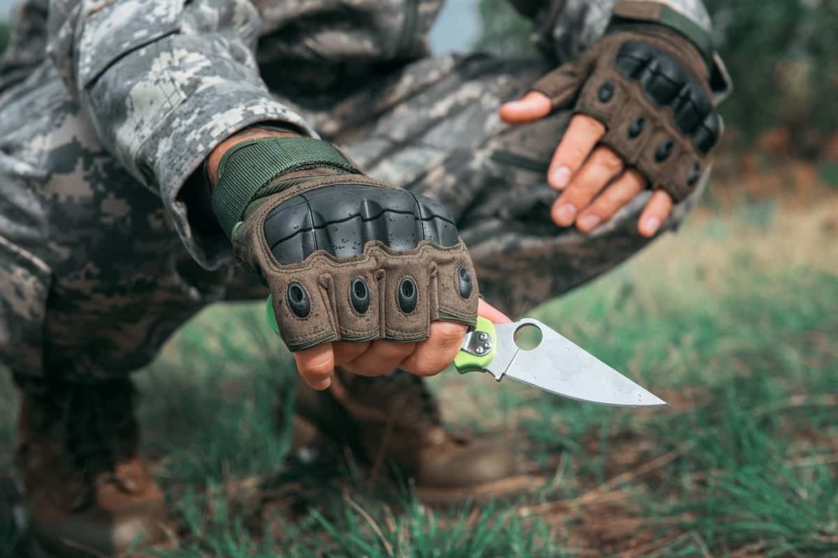 Dentelé ou pas ? Quel couteau de survie de poche est le meilleur ?