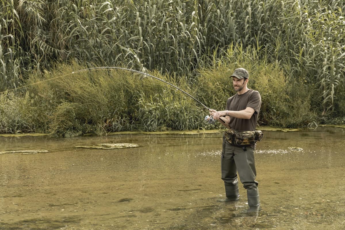 Comment garder la ligne de pêche bien tendue