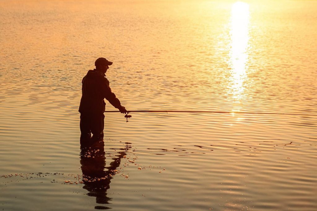 À quelle heure de la journée est-il préférable de pêcher ?  – Pêcheur et chasseur