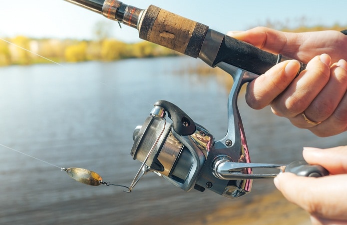 Pouvez-vous utiliser un moulinet à lancer sur une canne à lancer ?  – Pêcheur et chasseur